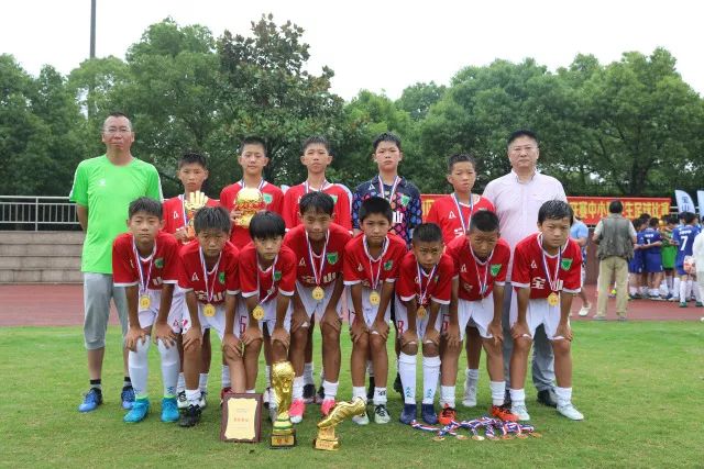 曼联理想阵容分析：新援缺席与首发竞争